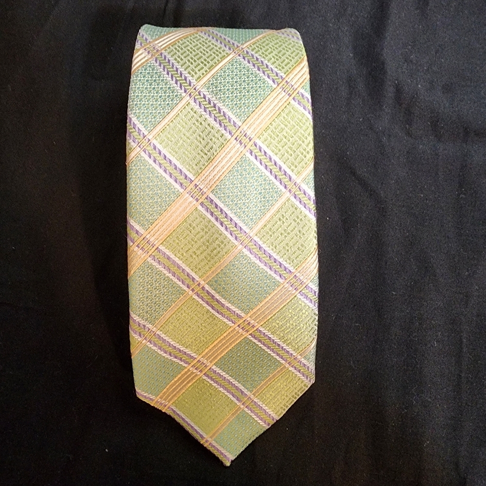 Vintage XMI Tie, 100% silk. Light green & lavender, 58x3in skinny